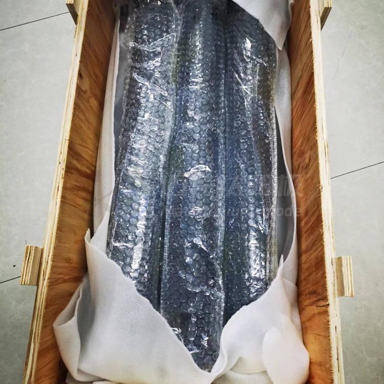 氯化钠溶液在一定的槽电压作用下